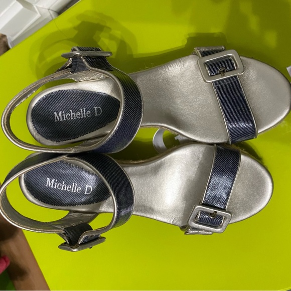 Super cute Navy Espadrilles - Picture 2 of 4